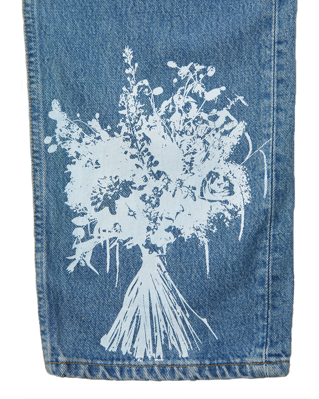 BUY YOUR LOVED ONE FLOWERS Full printed Levi’s W36 L32