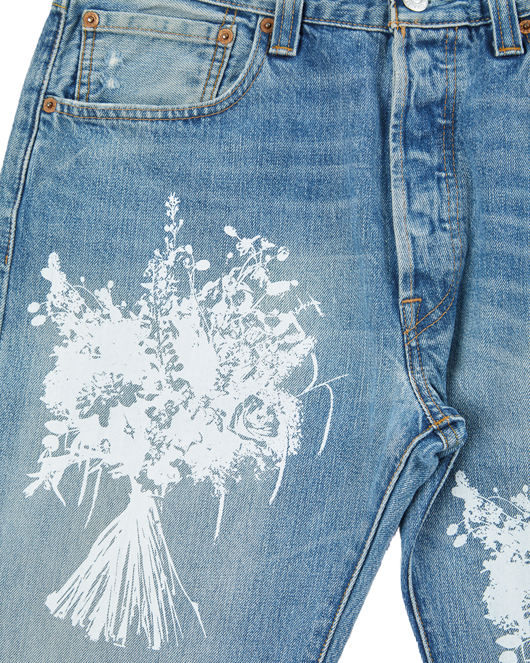 BUY YOUR LOVED ONE FLOWERS Full printed Levi’s W33 L36
